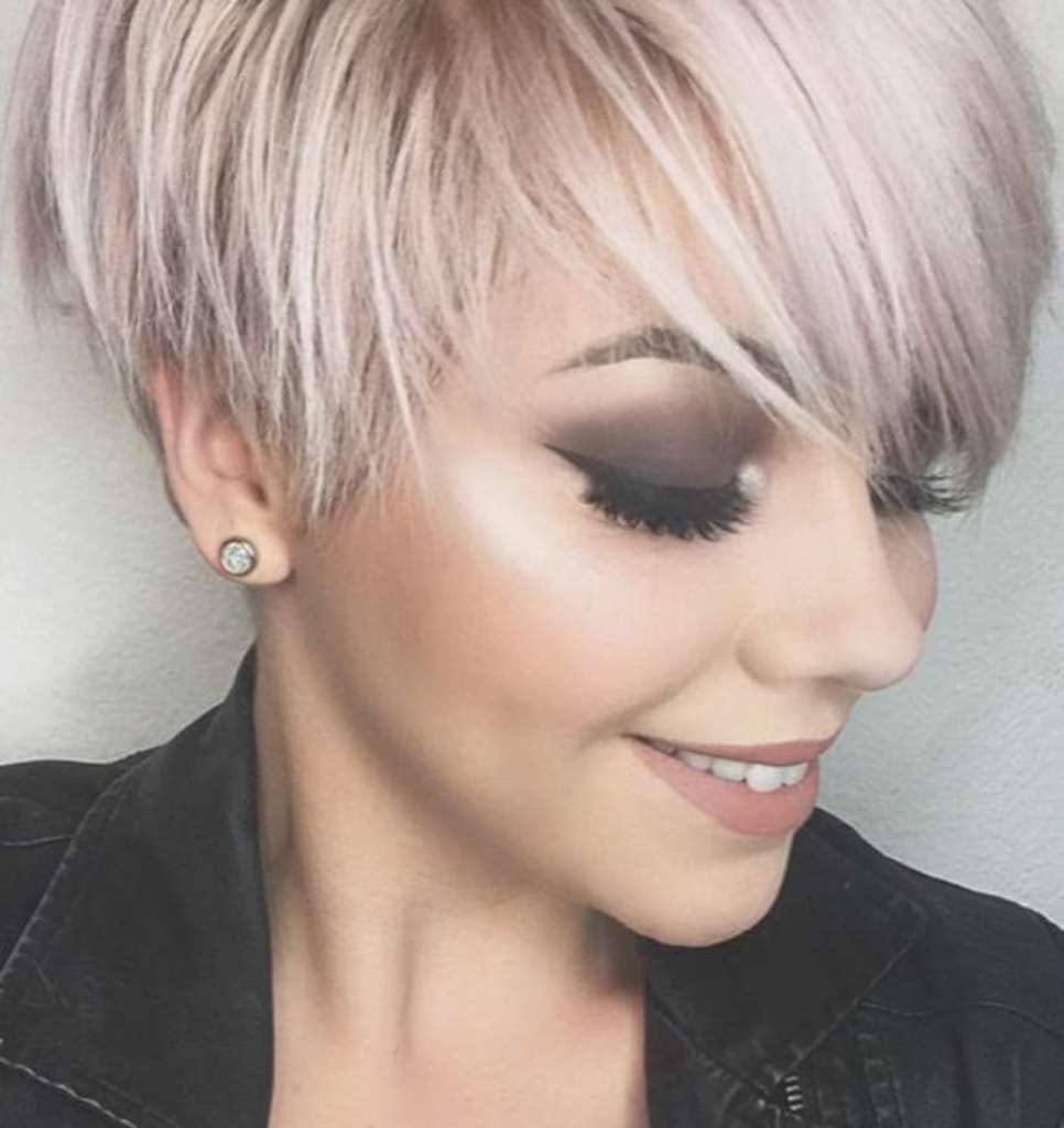 Short Grey Pixie Cut Wigs for White Women Layered Short Silver White Wigs Synthetic