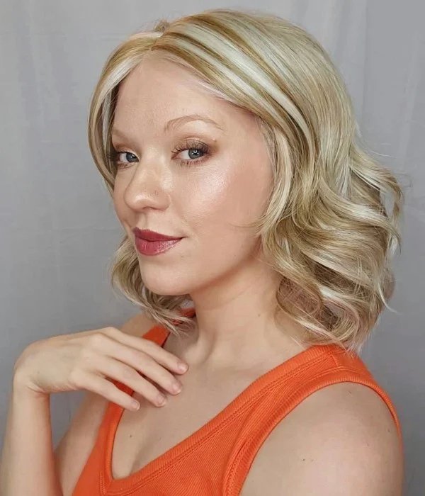 Creamy Blonde Balayage Wavy Synthetic Lace Wig - Wigtrends