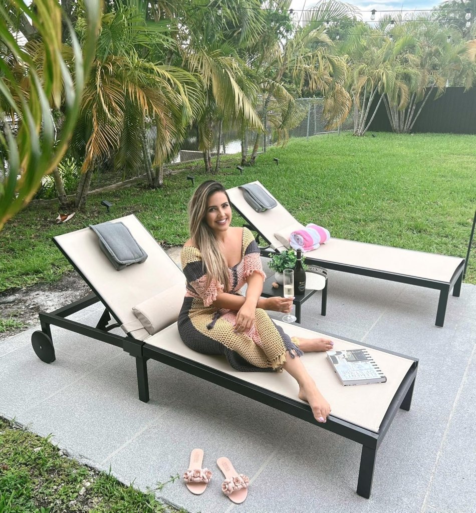 PURPLE LEAF Patio Tanning Lounge Chair Set with Face Down Hole Outdoor Aluminum Adjustable Reclining Chairs Wheels Pillows and Table for Poolside Beach Sunbathing Lounger, Beige - Wigtrends